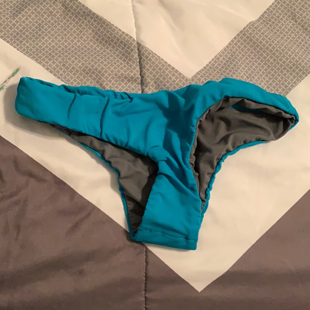 Jolyn NWT Manhattan swim bottoms size M